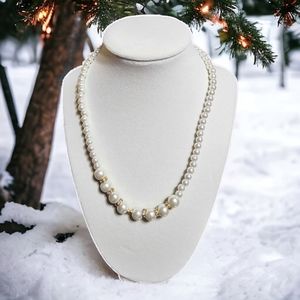 Pearl necklace imitation
